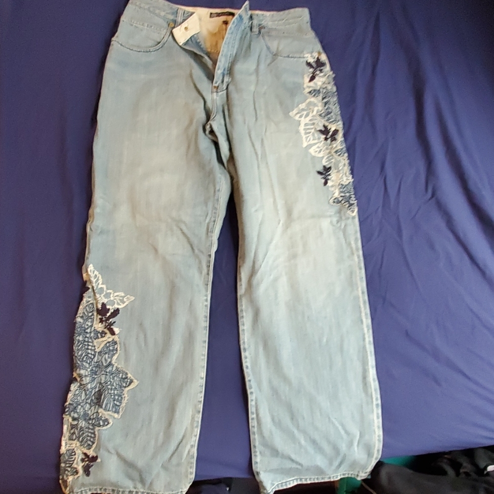 Jeans - Picture 2 of 3